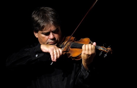 Violonistul Gabriel Croitoru va concerta în aer liber, în centrul Bucureştiului