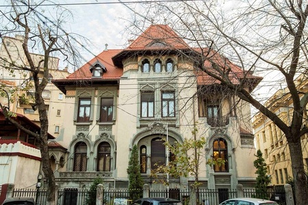 Două vile istorice  din Bucureşti, proiectate de arhitecţii Arghir Culina şi Emil Călinescu, scoase la vânzare - FOTO