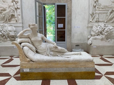 Un austriac a deteriorat o sculptură dintr-un muzeu veneţian în timp ce se fotografia
