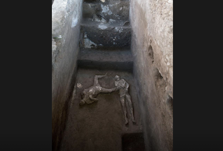 Pompeii - Arheologii au descoperit rămăşiţele pământeşti foarte bine conservate a doi bărbaţi

