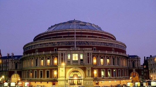 Royal Albert Hall împlineşte 150 de ani - Nile Rodgers va compune un imn pop. Eric Clapton şi Patti Smith vor susţine un concert