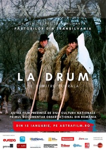 Filmul „La drum”, de Dumitru Budrala, despre transhumanţa păstorilor din Transilvania, relansat online de Ziua Culturii Naţionale