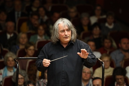 Maestrul Horia Andreescu revine pe scena Filarmonicii Sibiu într-un concert cu public