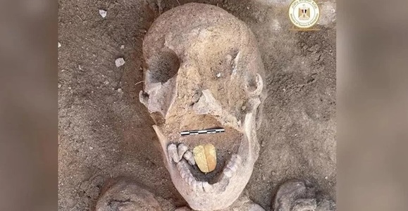 Mumii cu limbă de aur vechi de 2.000 de ani, descoperite în Egipt