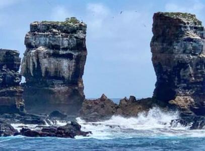 Una dintre cele mai cunoscute formaţiuni stâncoase din Insulele Galapagos s-a prăbuşit în mare