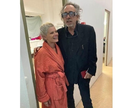 Ofelia Popii şi Tim Burton, după reprezentaţia „Faust” (foto: urban.ro)
