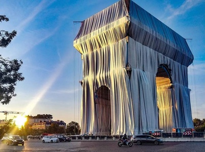 „Împachetarea” Arcului de Triumf din Paris, ultimul proiect al duo-ului artistic Christo şi Jeanne-Claude, vizibilă gratuit - VIDEO