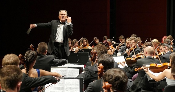 Rapsodia Română nr. 2 revine la Festivalul „Enescu” cu Orchestra de Tineret şi Cristian Mandeal