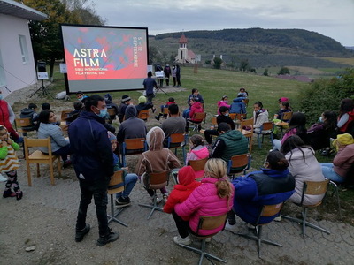 Astra Film - „Drumul spre şcoală”, laureat cu Premiul Cesar pentru cel mai bun film documentar, proiectat pentru copiii din Roşia