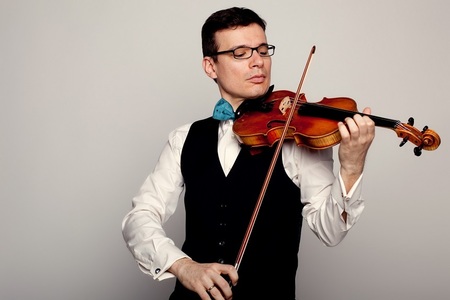 Alexandru Tomescu cântă Mozart pe celebra vioară de patrimoniu Stradivarius Elder-Voicu, la Sala Radio