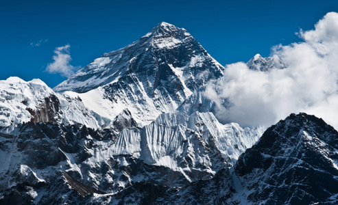 Gheaţa care s-a format în aproximativ 2.000 de ani pe cel mai înalt punct de pe Pământ, Muntele Everest, s-a topit în doar 25 de ani
