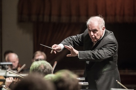 Legendarul pianist şi dirijor Daniel Barenboim şi-a anulat următoarele concerte la Scala din Milano