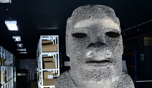 Un muzeu chilian va restitui Insulei Paştelui o statuie monumentală Moai, după 150 de ani