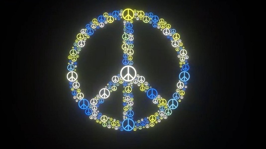 Enlightenment Solidarity Project - Drapelul Ucrainei şi imagini simbol pentru pace au fost proiectate pe faţada Teatrului Naţional Bucureşti - VIDEO