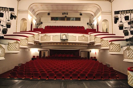 Nicuşor Dan a anunţat că a numit temporar un nou manager la Teatrul Nottara, regizorul Alexandru Dumitru Mâzgăreanu
