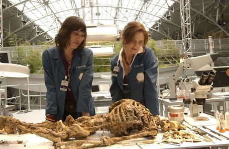 Serialul "Cititorii de oase" (Bones), cu Emily Deschanel şi David Boreanaz în rolurile principale, revine la AXN