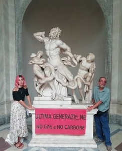 Italia - Activişti ecologişti din mişcarea Ultima Generazione şi-au lipit mâinile de sculptura „Laocoon” - VIDEO