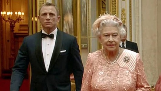 James Bond o omagiază pe regină: Daniel Craig - Lasă o moştenire fără egal - VIDEO - 