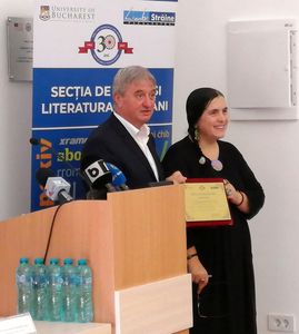 Universitatea Bucureşti a serbat 30 de ani de când un profesor predă limba rromani la nivel academic. El a învăţat singur limba, cu ajutorul unui minivocabular - FOTO
