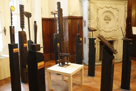 Expoziţia de etnosculptură "înainte de Brâncuşi előtt", solo-show de Mihai Donici, la ICR Budapesta