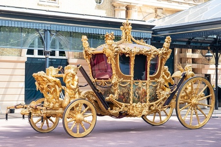 Încoronarea regelui Charles III - Palatul Buckingham a anunţat parcursul procesiunii. Două caleşti vor fi folosite la ceremonie. A fost dezvăluit şi un emoji special pentru eveniment/ FOTO