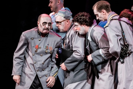 "Revizorul" de Gogol, în versiunea Teatrului Satiricus din Chişinău, se joacă la Bucureşti