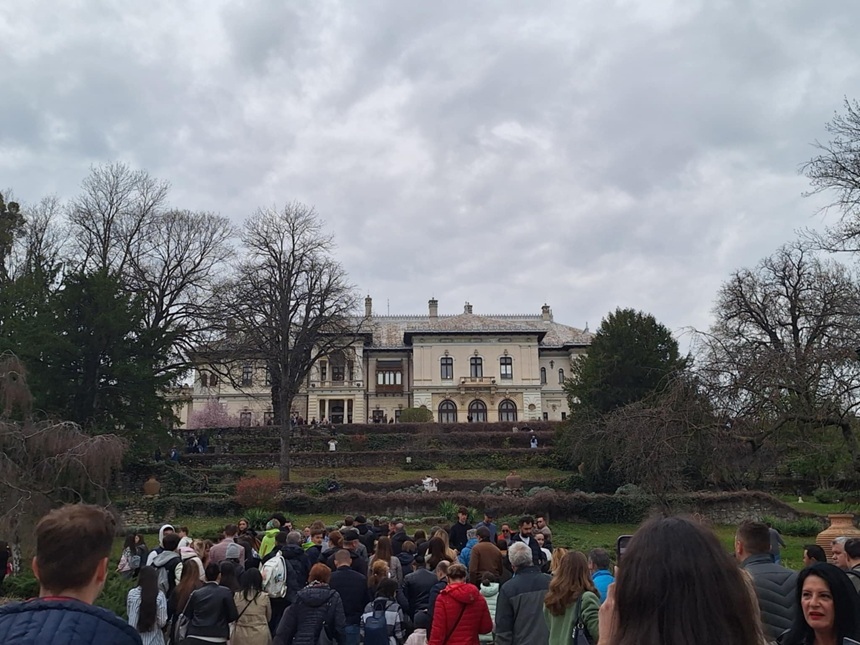 REPORTAJ – „A se cotroceni” cu miile în primul weekend la Palatul Preşedintelui – FOTO
