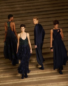 Casa Giorgio Armani a prezentat ultima colecţie la care a lucrat designerul. Cate Blanchett, Glenn Close şi Richard Gere, printre vedetele prezente/ VIDEO