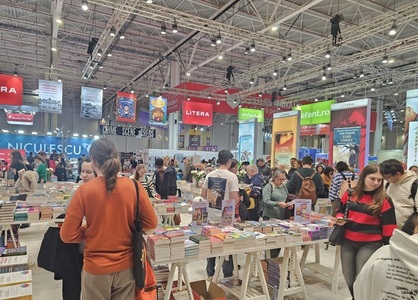Premiile Gaudeamus 2025 - „Fericirea e în actul următor”, de Marius Manole, cea mai râvnită carte a târgului; Humanitas, Corint şi Bookzone, votate de public