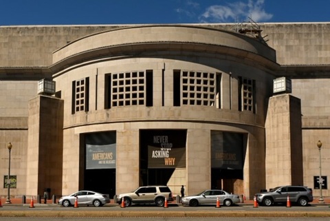 Casa Albă acuză Smithsonian că „demoralizează” americanii