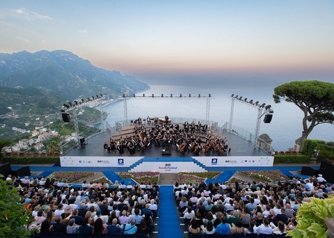 Orchestra Filarmonicii "George Enescu" concertează la Festivalul Ravello din Italia, sub bagheta noului său dirijor principal Robert Treviño