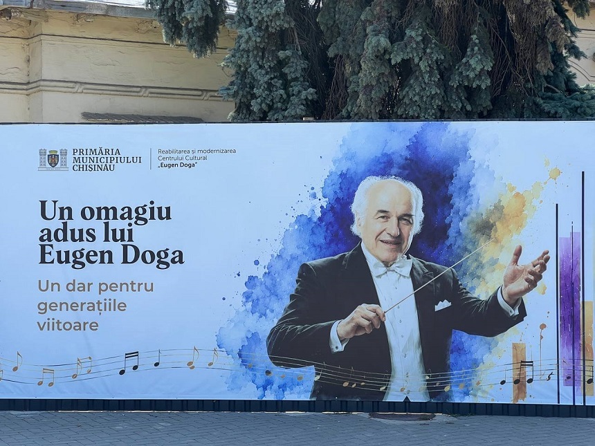 Compozitorul Eugen Doga cu şase degete la o mână, pe bannere amplasate în Chişinău