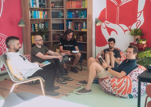 Trupa byron deschide o bibliotecă în Bucureşti, proiect dedicat lecturii şi comunităţii