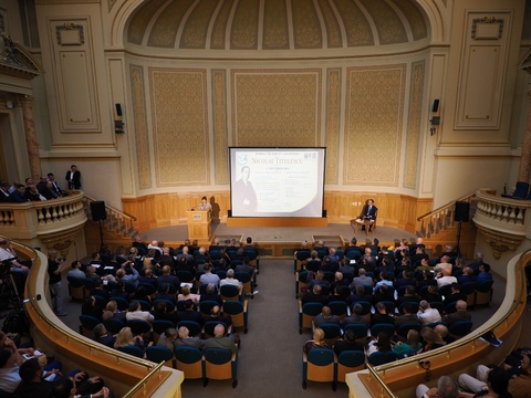Conferinţa „Personalităţi marcante ale României: Nicolae Titulescu”, organizată de Fundaţia Europeană Titulescu şi de Biblioteca Centrală Universitară „Carol I” - Peste 300 de participanţi din mediul academic, diplomatic, politic şi de business