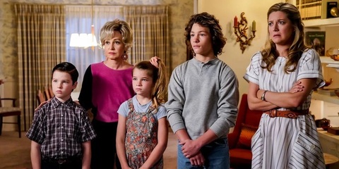 Filme la Warner TV, în octombrie - Premiera serialului „Tânărul Sheldon” şi „Halloweekend”
