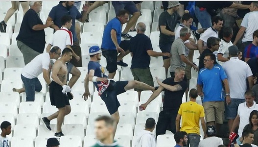 Incidente în tribunele stadionului Velodrome, la finalul meciului Anglia - Rusia - FOTO, VIDEO