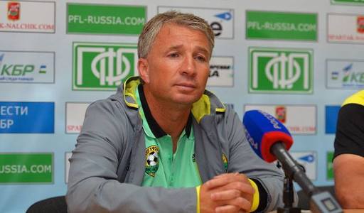 Fanii echipei Kuban îl susţin pe antrenorul Dan Petrescu