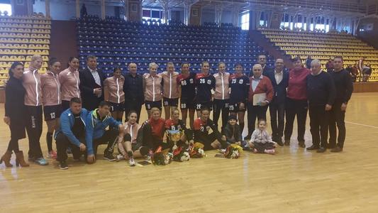 CSM Roman, ”U” Cluj şi HCM Râmnicu Vâlcea au câştigat turneele amicale de handbal feminin din finalul anului 2016