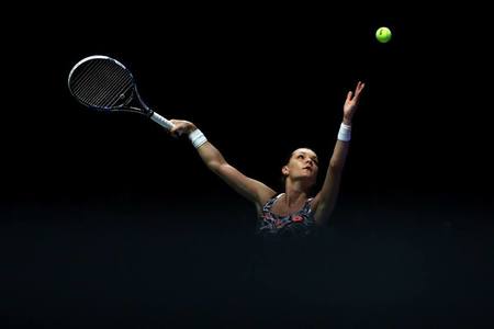 Halep va rămâne pe locul 4 WTA după ce Radwanska a fost eliminată în optimi la Dubai de o jucătoare în vârstă de 17 ani