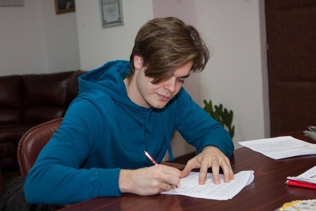 Înotătorii Robert Glinţă şi Alin Coste au semnat cu CS Dinamo
