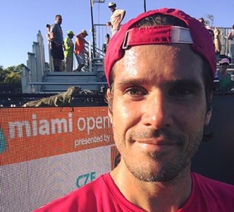 O iguană a ajuns pe tabela de marcaj în timpul meciului Haas - Vesely, la Miami Open. Germanul şi-a făcut selfie cu reptila - VIDEO