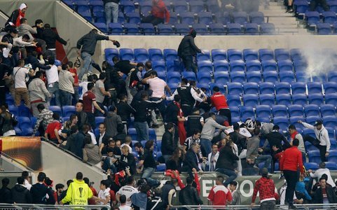 Incidente Lyon - Beşiktaş: Şapte persoane rănite şi 12 fani arestaţi