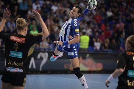 Buducnost, în semifinalele Ligii Campionilor la handbal feminin; Cristina Neagu, 9 goluri cu Larvik
