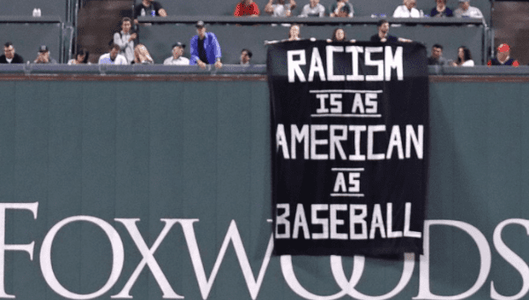 Protest la Boston: Rasismul este la fel de american ca baseball-ul