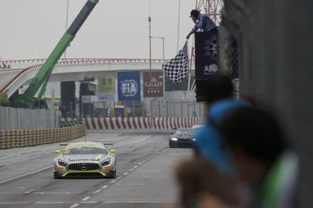 Accident impresionant în FIA GT World Cup de la Macao, cu peste 15 maşini implicate - VIDEO