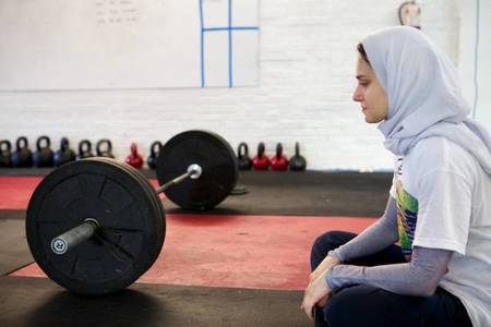 Femeile din Iran vor putea participa la competiţii internaţionale de haltere
