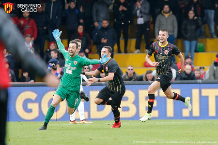 Portarul Brignoli după ce a adus primul punct pentru Benevento în Serie A: M-am aruncat ca un portar, nu ca un atacant