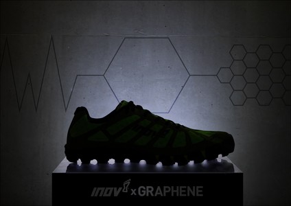 Grafenul va fi folosit pentru îmbunătăţirea pantofilor sport. Primul produs va intra pe piaţă în 2018
