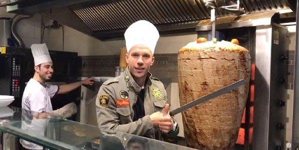 Lukas Podolski îşi deschide un restaurant pentru kebab în Koln