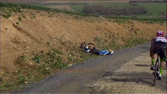 Ciclistul Michael Goolaerts a suferit un stop cardiac la cursa Paris-Roubaix - VIDEO